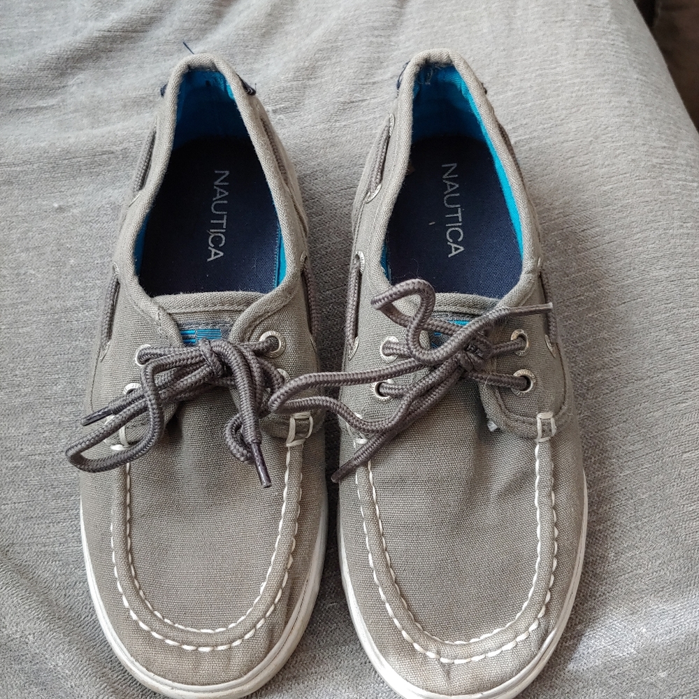 Boys size 2 nautica shoes